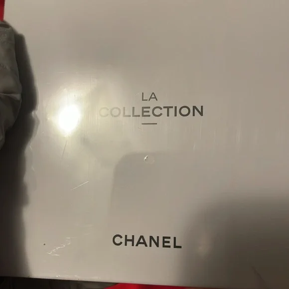 CHANEL Black and Gold Accessory Set - Picture 16 of 16